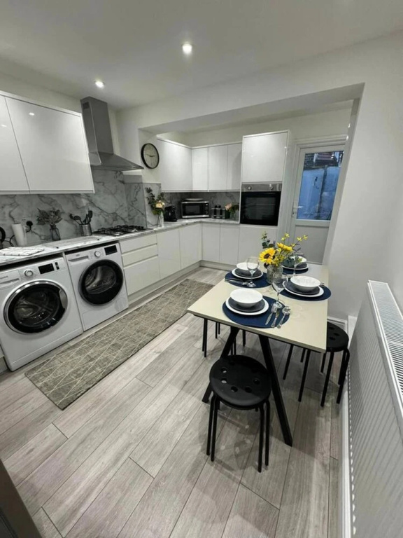 Modern 5-bed House in London Close Excel - Big Ben