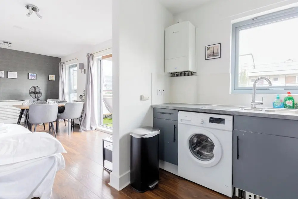 Bright 2 Bedroom Flat in Lambeth With Balcony