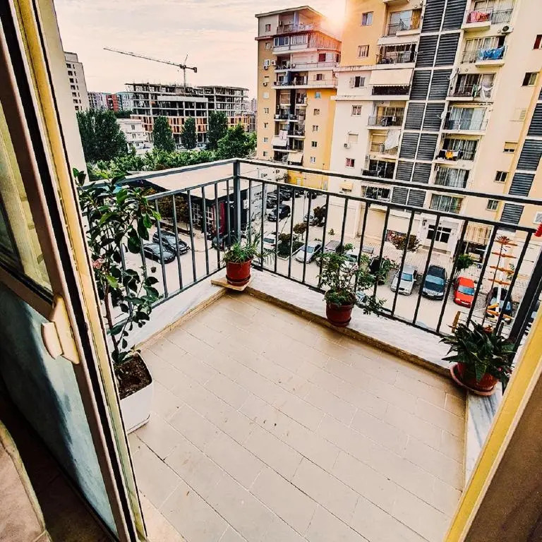 Cozy 1 Bedroom apartment near parks, cafes & restaurants