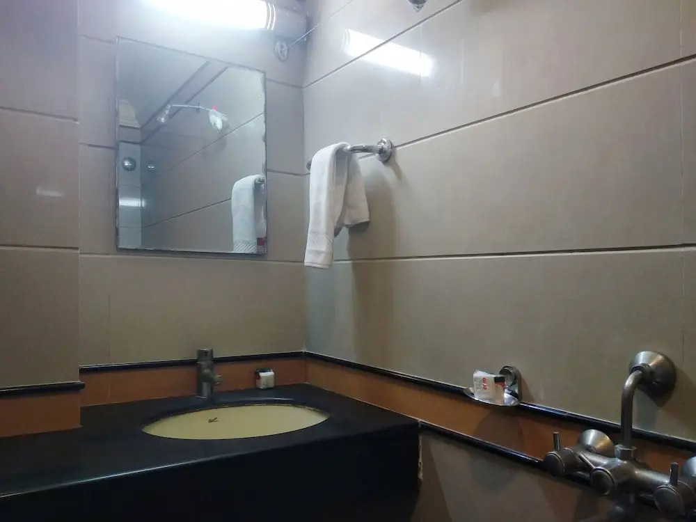 Capital O 333 Hotel Crystal Homes