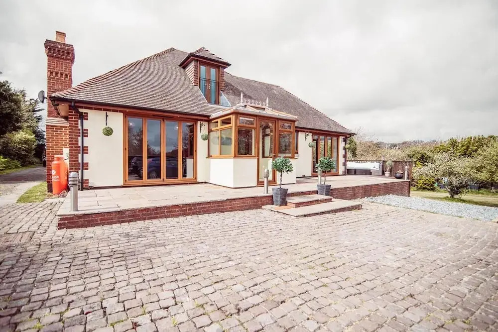 Threeways Retreat With Heated Swimming Pool