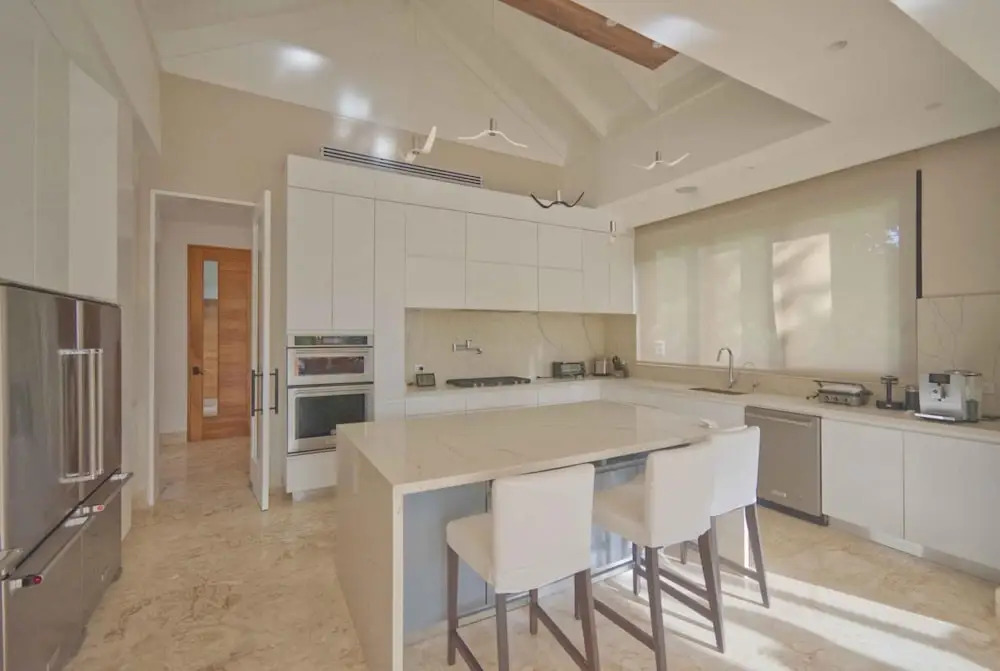 Modern Villa With Full Service Staff Close to Beach and Golf