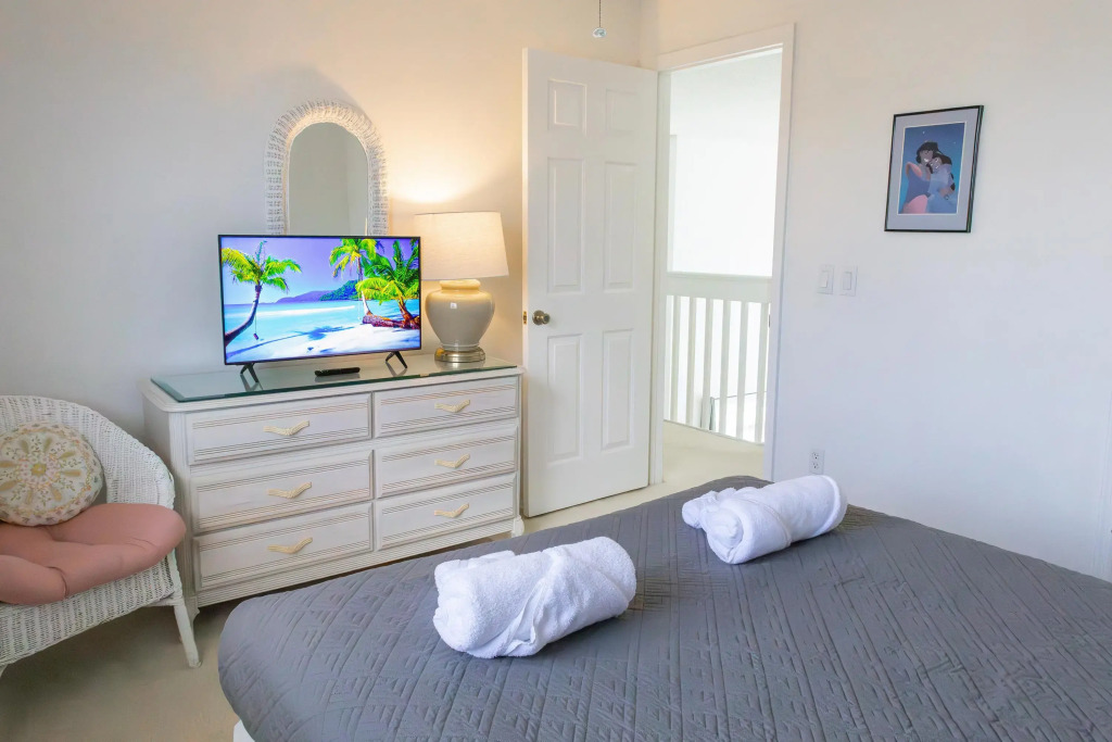 3 Bedroom 2.5 Bathroom Villa with Lakeside Pool, Kissimmee, US