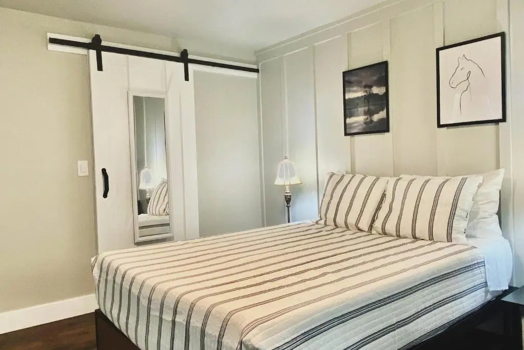 Cozy and Quiet Family Home in Park Setting Near PDX