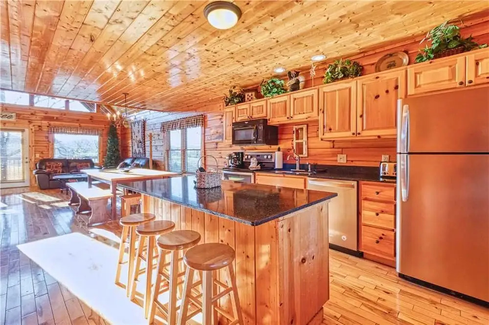 Smoky Mountain Retreat - Five Bedroom Cabin