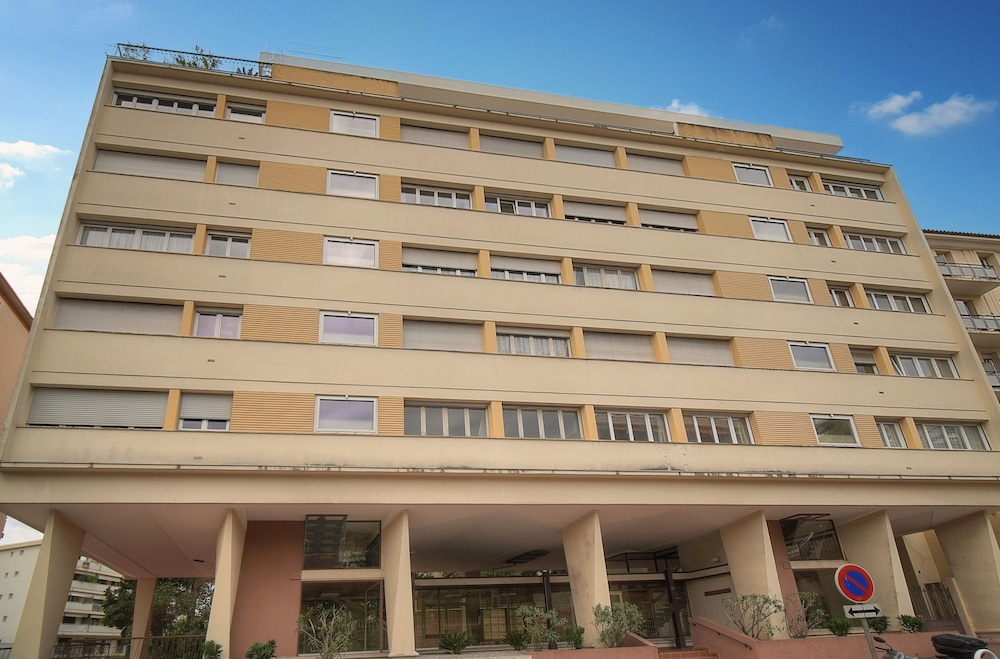 2 Chambres Balcon vue Jardin-carnot A2b266