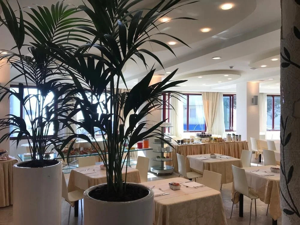 Hotel Caraibi - Breakfast Until 11-00 and Dinner-Mirabilandia Partner