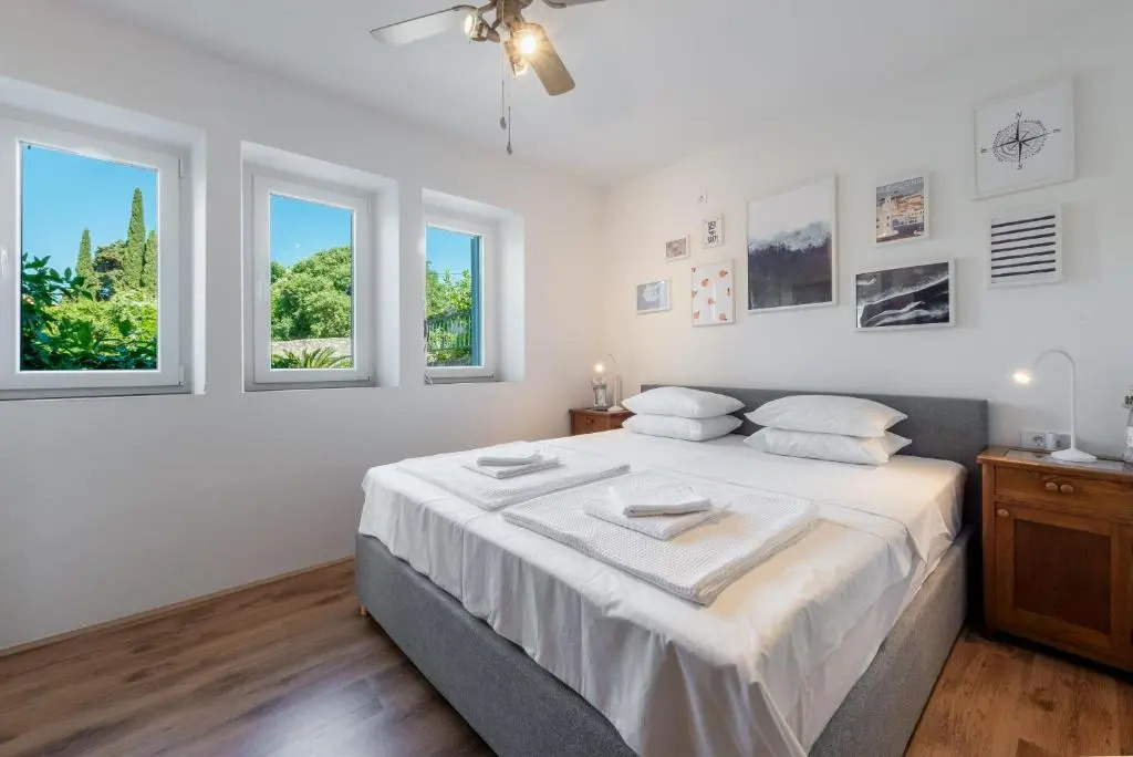 Apartment Near Old Town, FREE Parking & Huge Garden