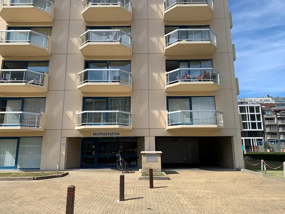 Spacious Seaside Apartment