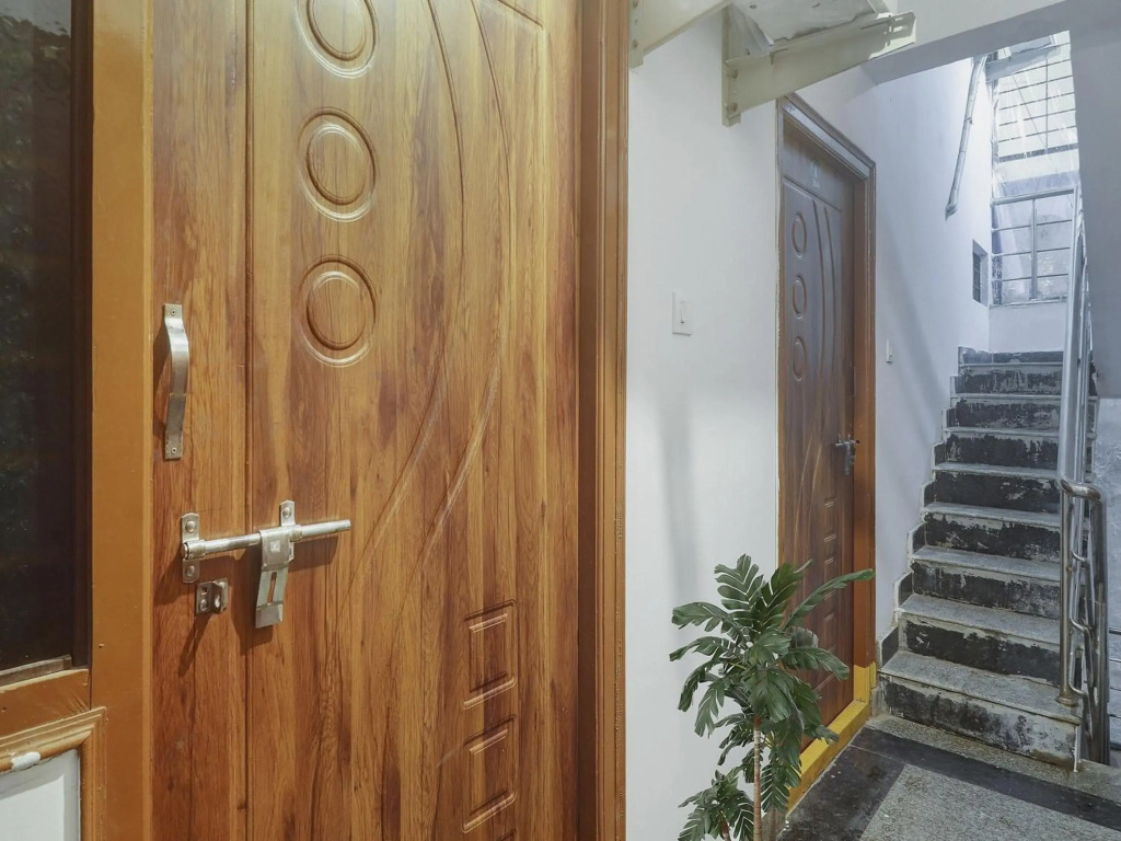 Super OYO 91856 Broholic Hotels
