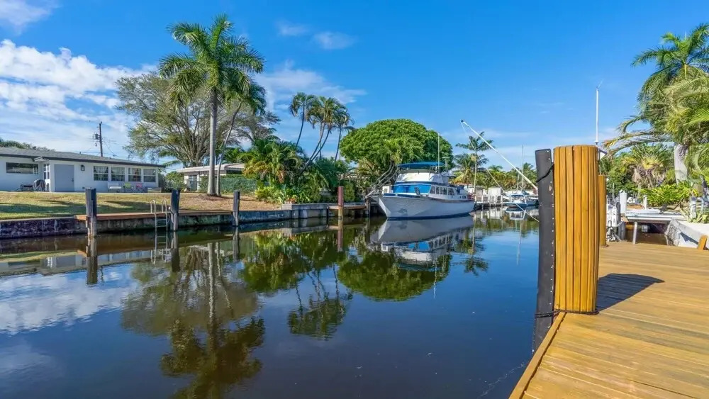 Coastal Cove - Dock Pool and Entertaining Space
