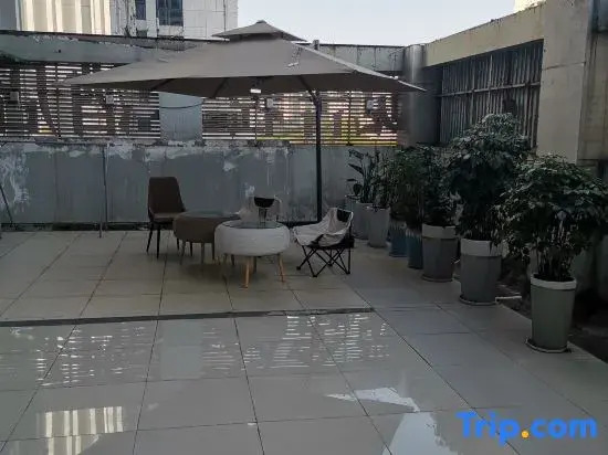 Mishe Light Enjoy Hotel (Yichang Zhongnan Xingfa Square Three Gorges Vocational College)
