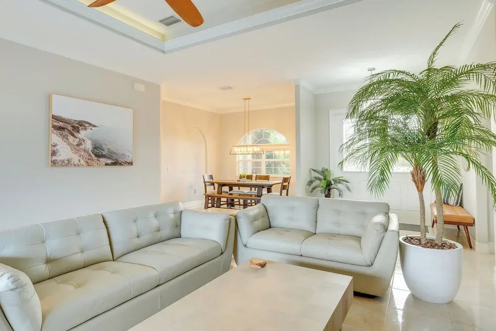 Grill-chill-splash: Your Port Charlotte Paradise!