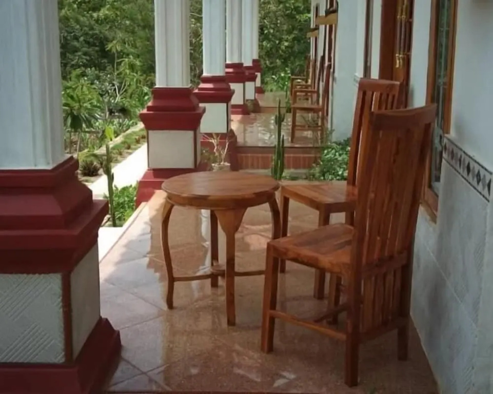Peaceful Penida Hill Bungalow
