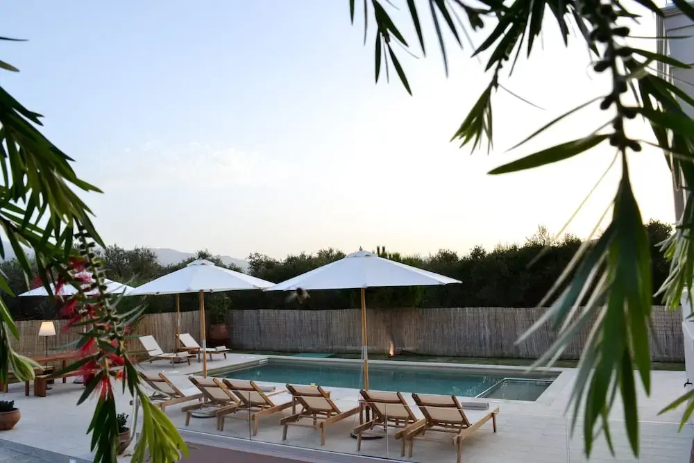 Private Pool Luxurious Villa with Parking & BBQ