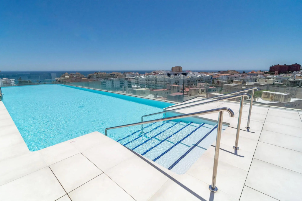 Inf4.2m- Modern City Apartment, Families Only