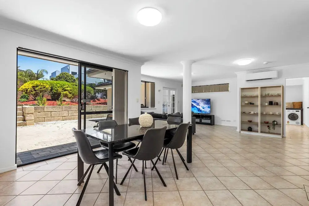 The Monaco Mansion Dianella - Sepal Stay