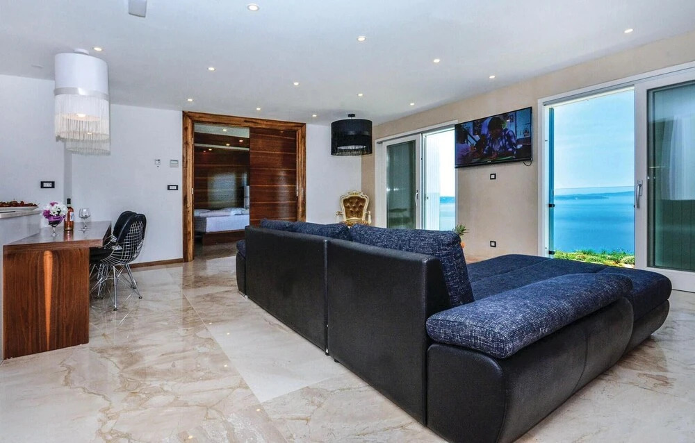 Awesome Home in Podstrana With Wifi and 8 Bedrooms