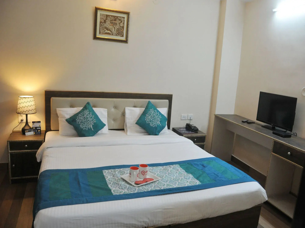 Season 4 by OYO Rooms