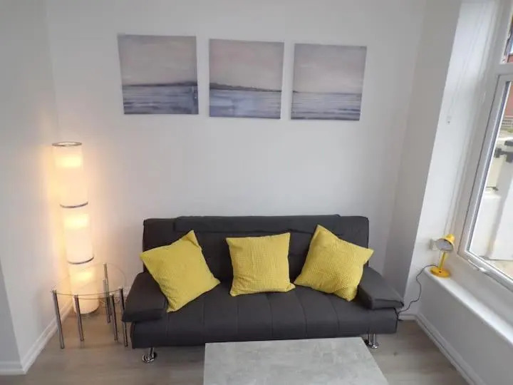 Inviting 3-Bed Apartment in Southend-On-Sea
