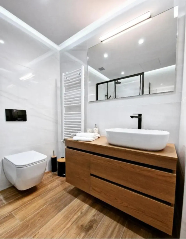 Newly Renovated Garden view apartment!!