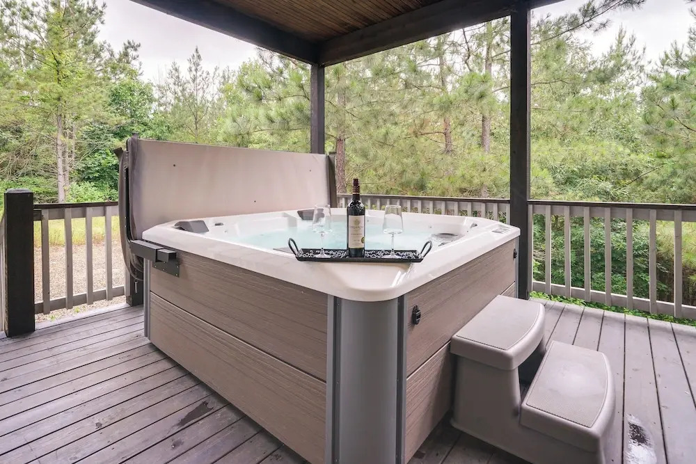 'painted Sky' Modern Broken Bow Cabin w/ Hot Tub!