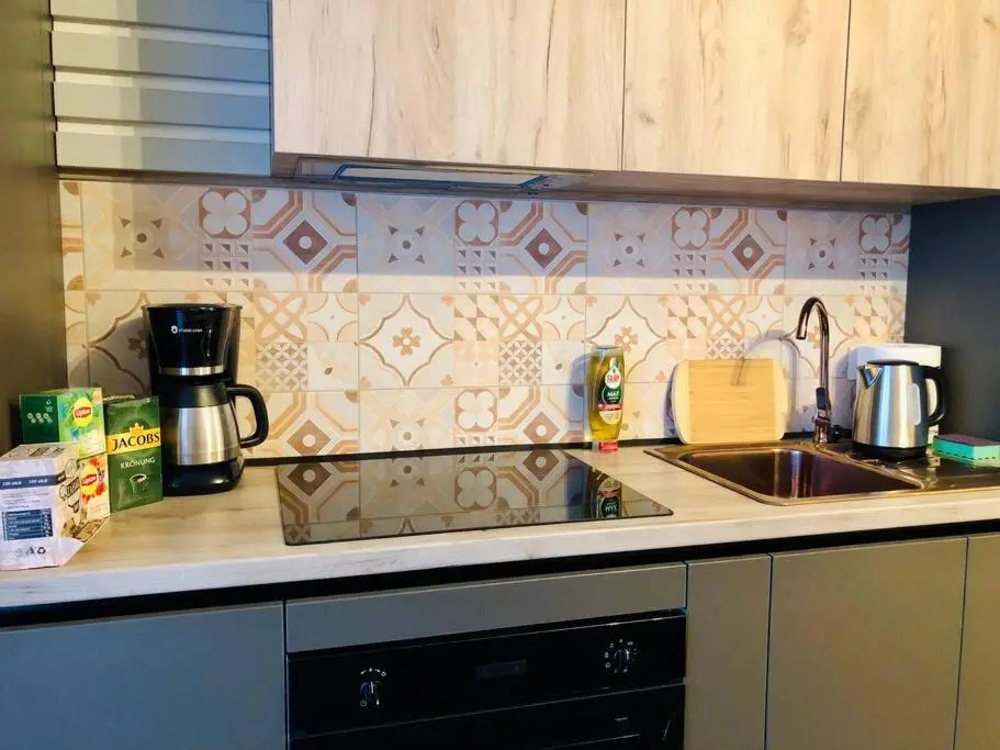 Modern and New Apartment near City Center V6B-64