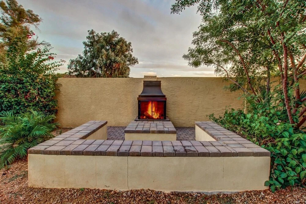 SLS Kathleen Amazing Location with FREE Heated Pool, Spa, Pool Table &
