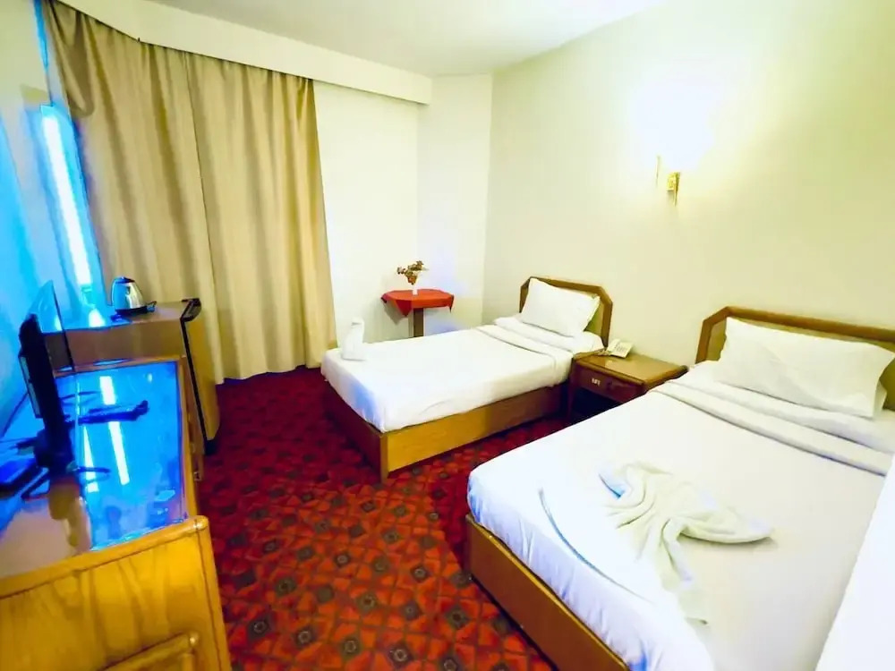 Queens Valley Hotel