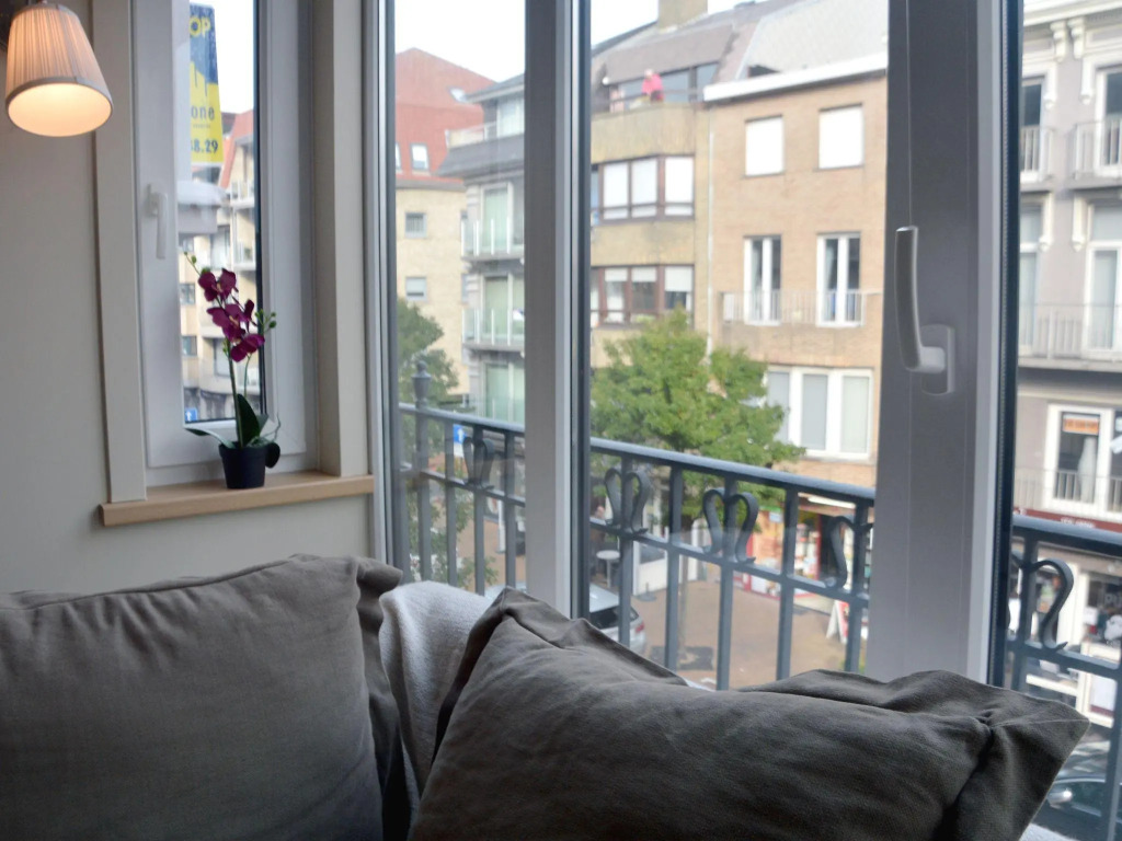 Comfortable apartment in the town centre, within walking distance of the ocean