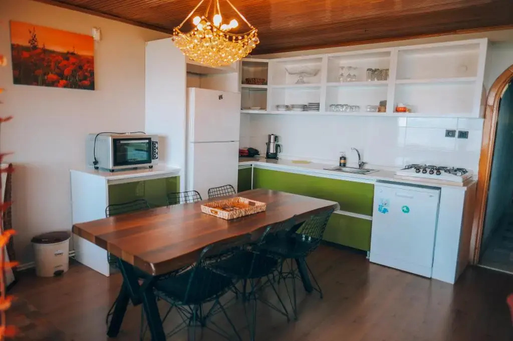 Sahra Kutuk Evleri