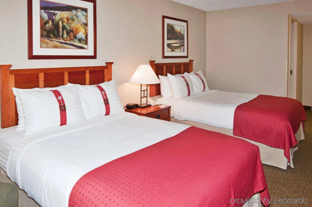 Holiday Inn Hotel & Suites Warren by IHG
