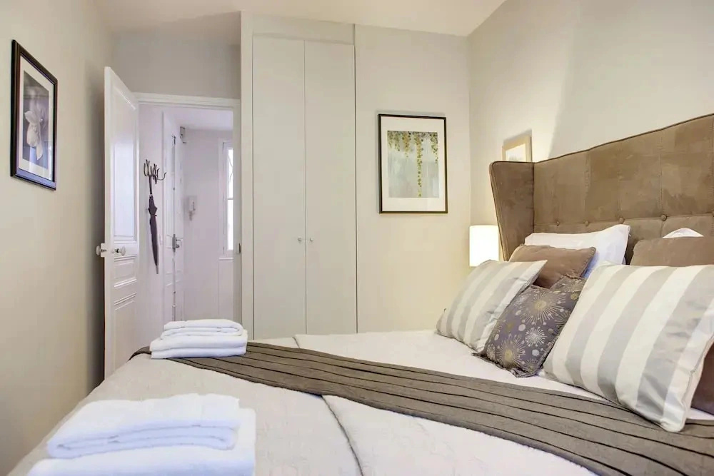 Paris Sevigne Elegant residence