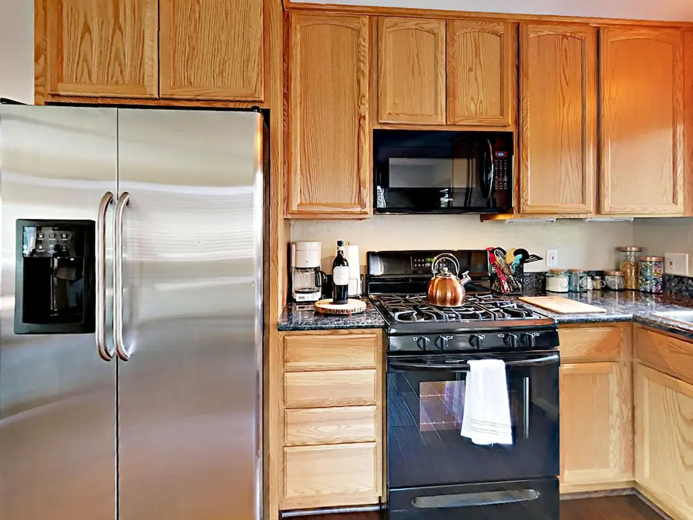 2572 Elwood Ave Home - 2 Br home by RedAwning
