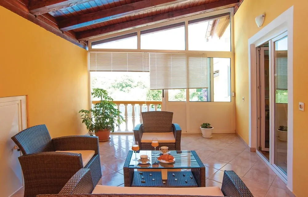Two-Bedroom Holiday Home Krusevo With An Outdoor Swimming Pool 04