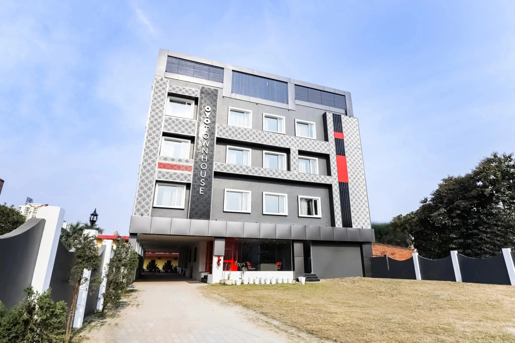 OYO Townhouse 311 Ekana Stadium