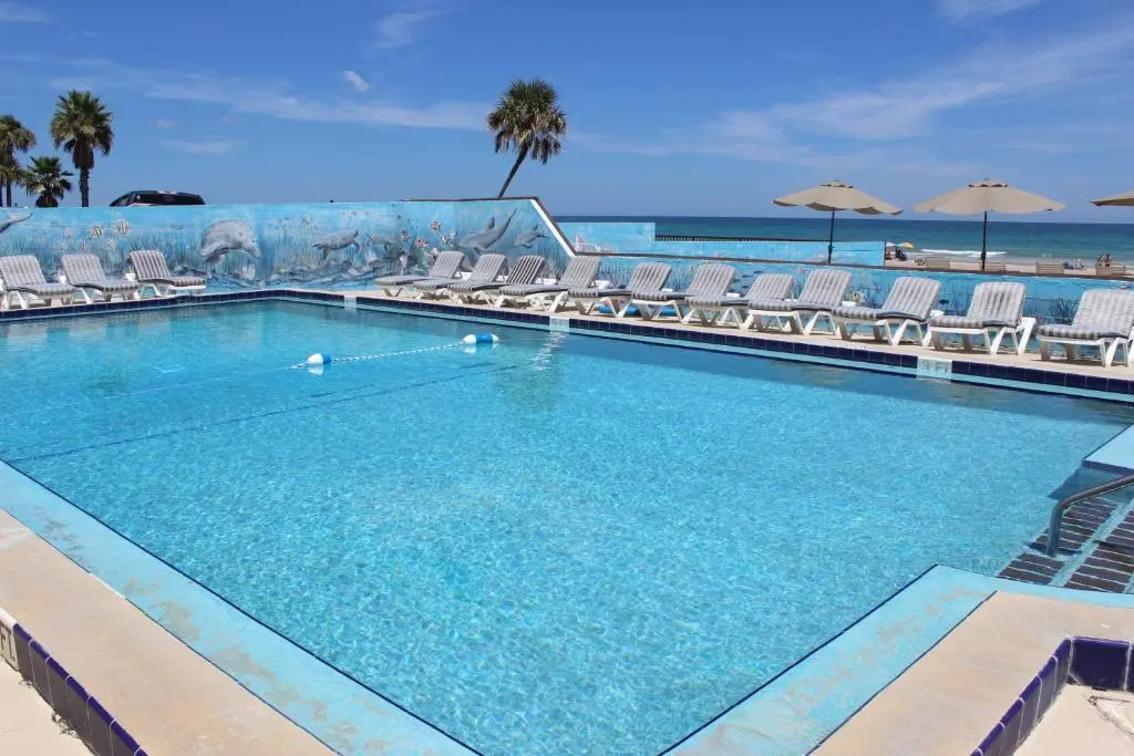Shoreline Suites & Cabana Cottages   Beachfront