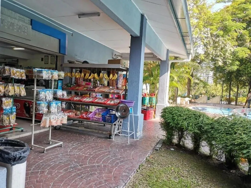 Aini's Guest House In Vista Amani Condo