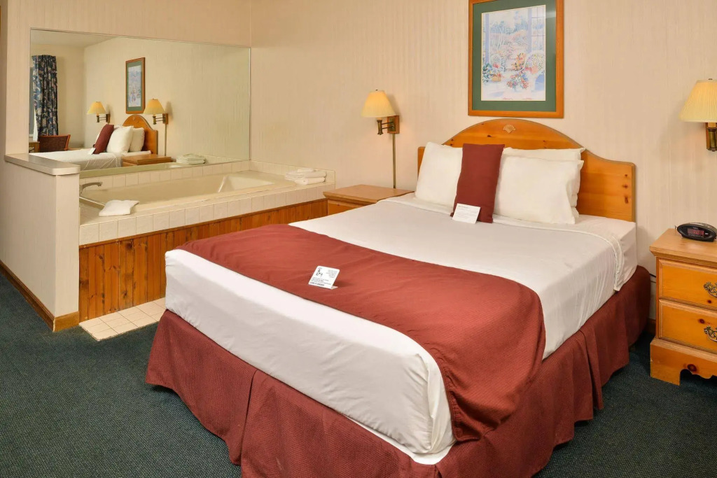 Thunderbird Inn of Mackinaw City