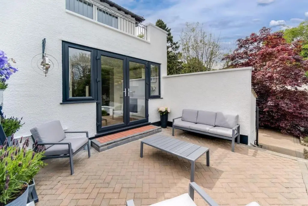 White Cottage Stunning Contemporary 2 bedroom 2 ensuite Annex with Hot Tub