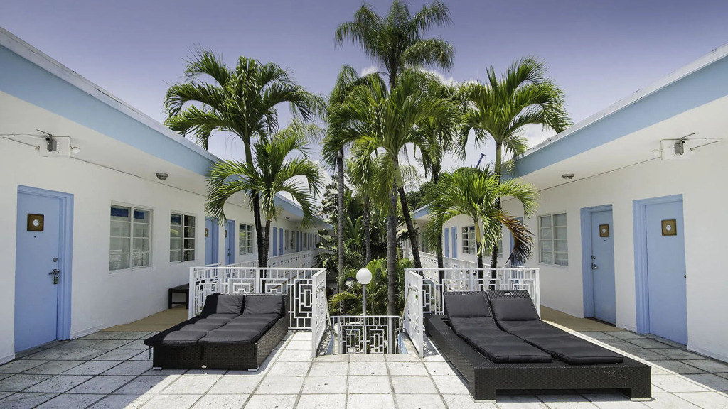 Aqua Hotel & Suites