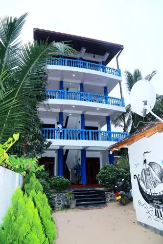 Golden Surfer Beach Hotel