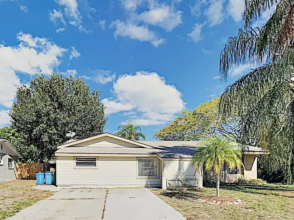 Entire Home-Bradenton 3/2 indoor pool near beaches