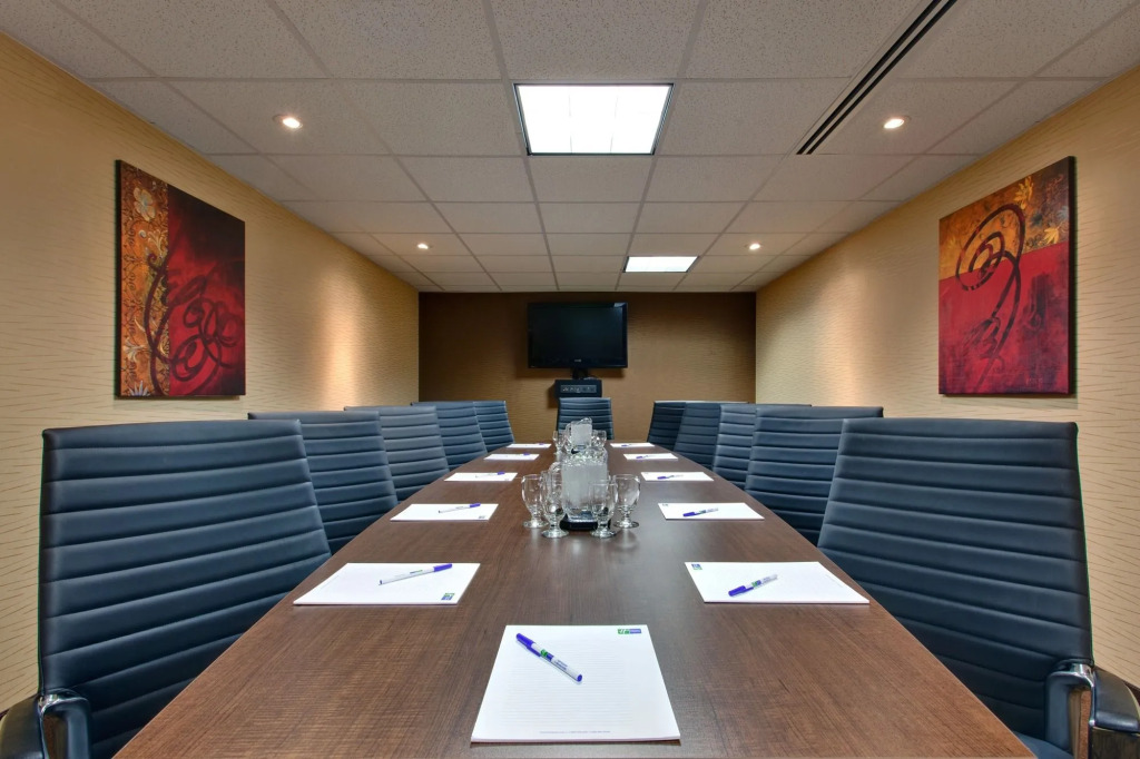 Holiday Inn Express Hotel & Suites Chatham South by IHG