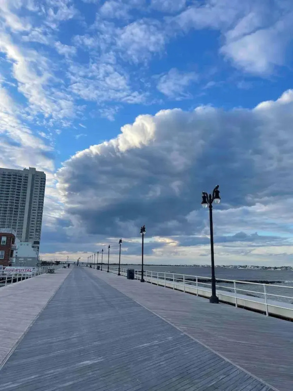 Seaside Escape - 1 Block From Beach & Boardwalk