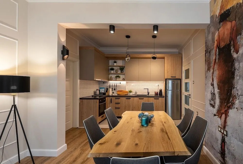 3 BDR Top Center Artistic Apartment - 115 m2