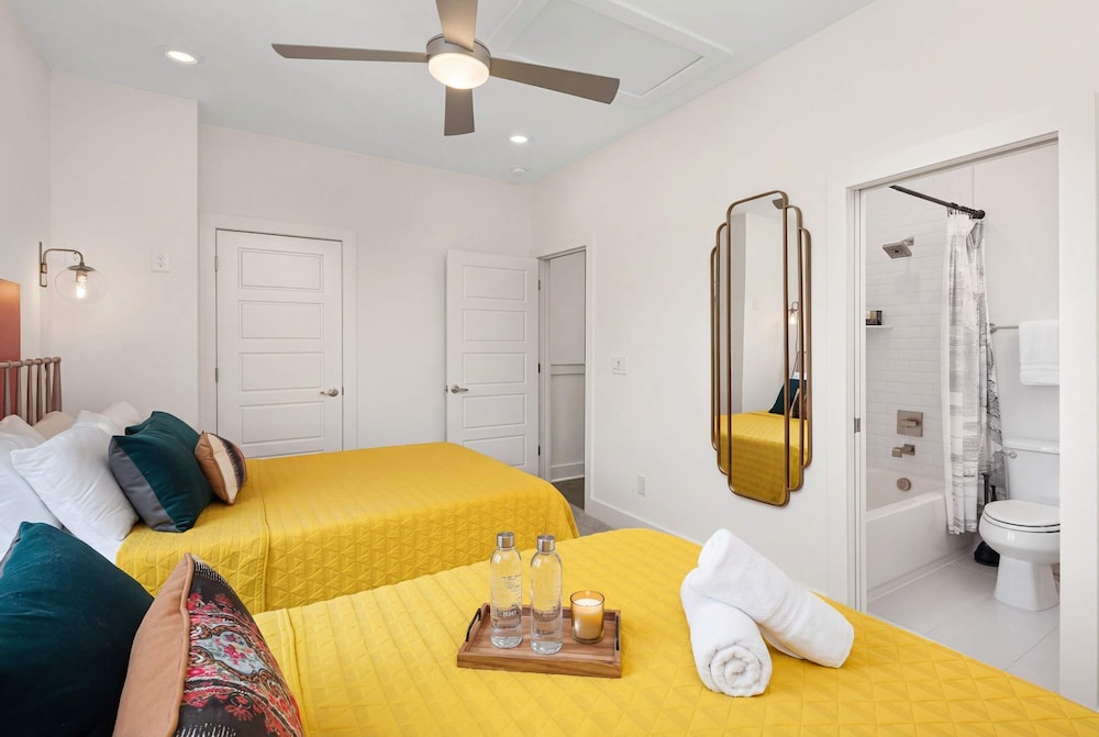 King Suites 3BR Retreat 2-car Garage East Nashville