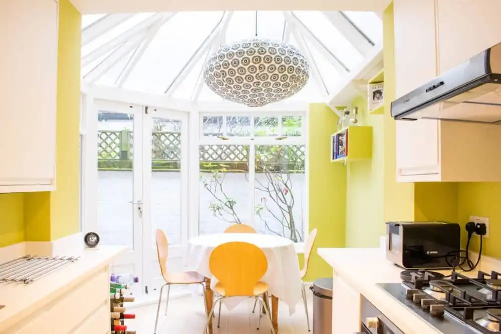 Beautiful 2 Bedroom Flat In Holland Park