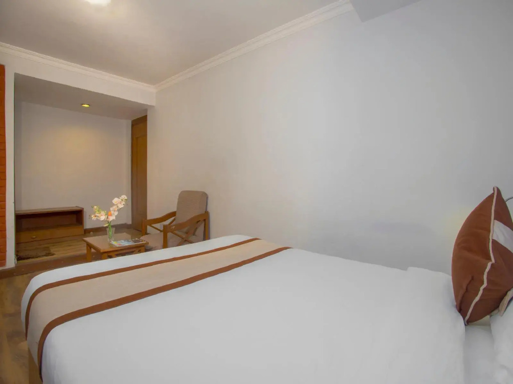 Osho Holiday Inn