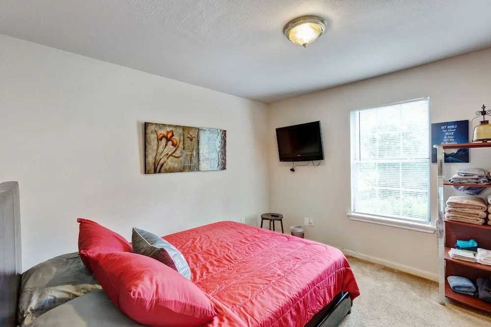 Beautiful 4 Bedroom Home by Redawning